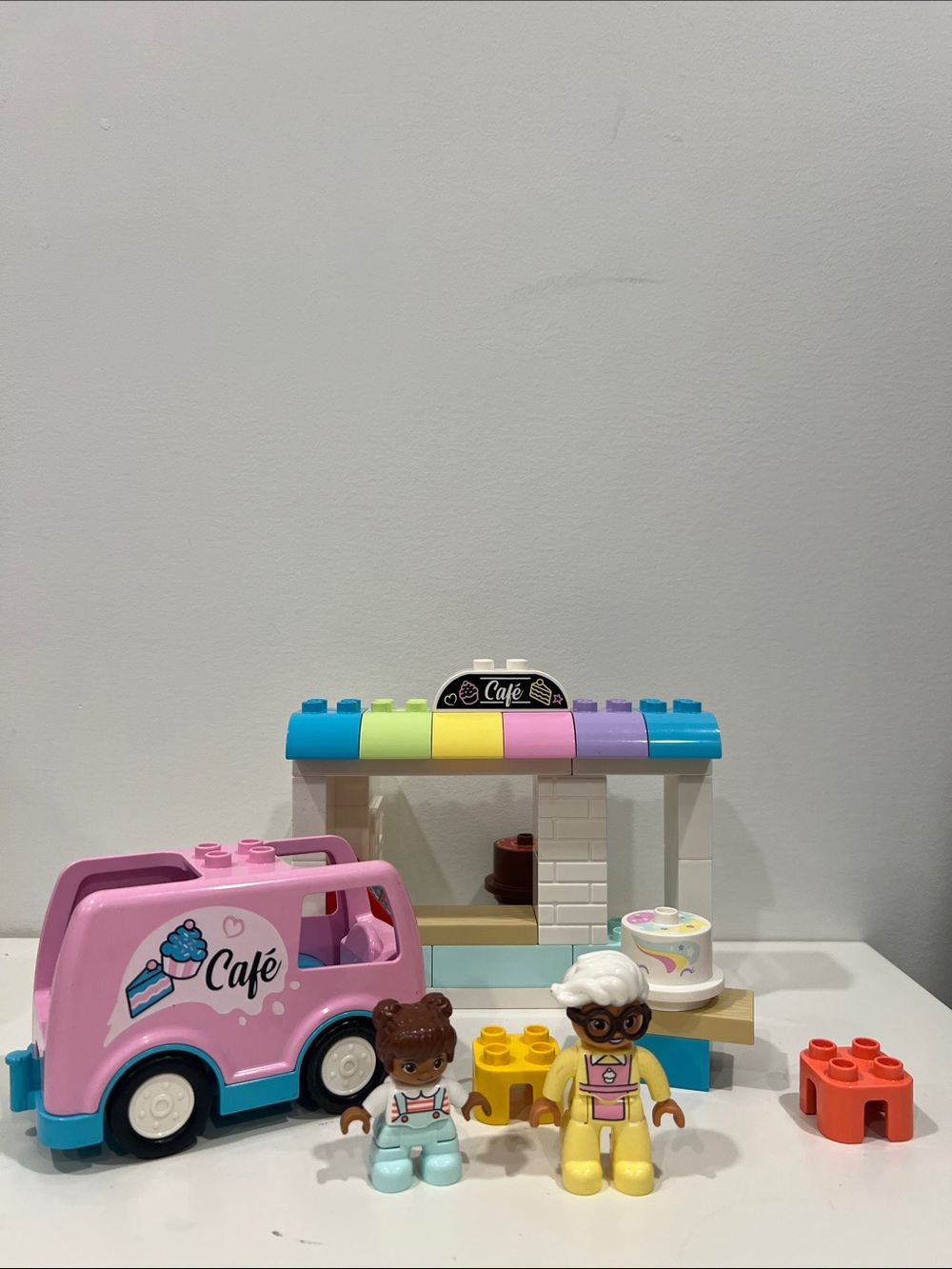 LEGO DUPLO Bakery - pink van and 2 figures - Toddler Toy 10928